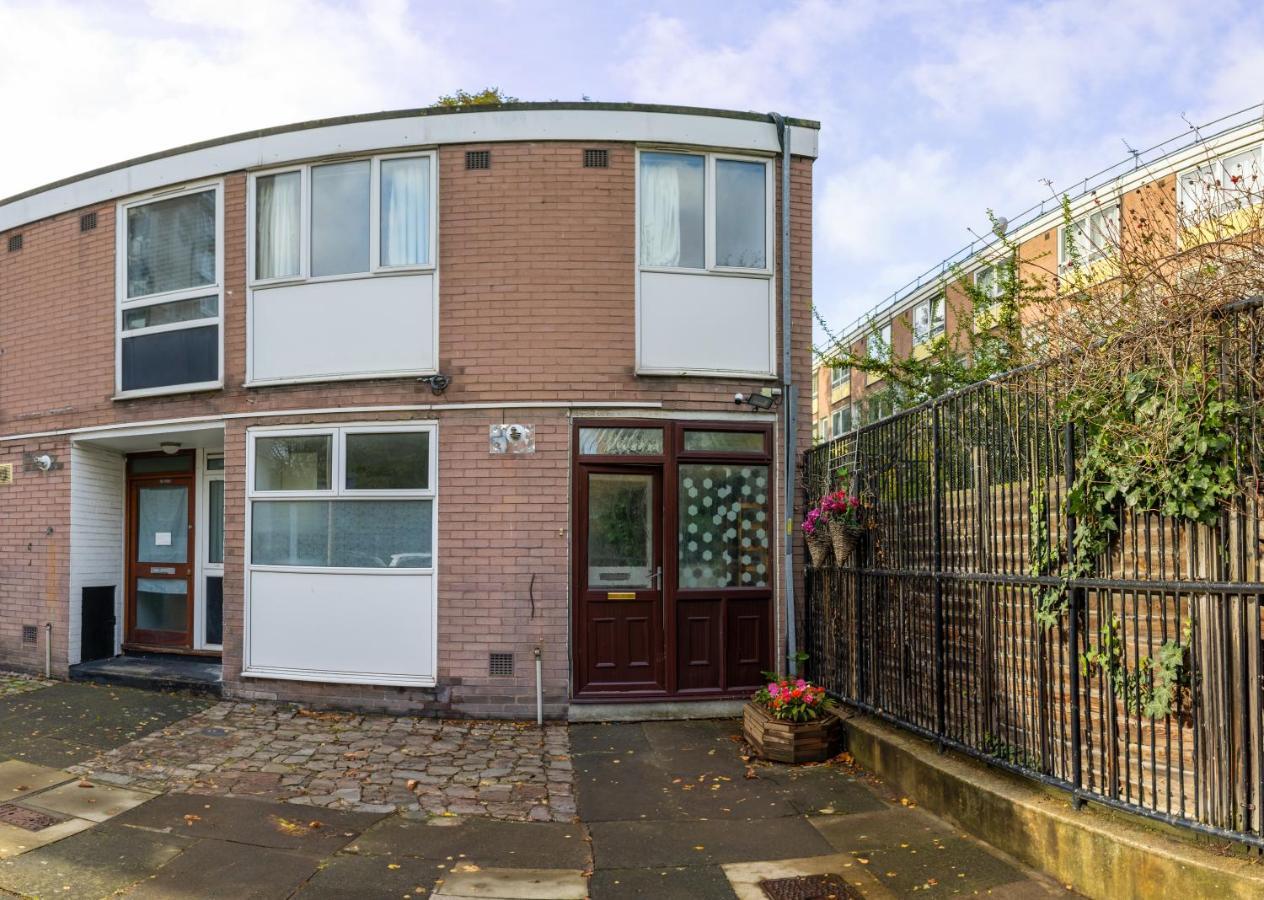London - 4 Bed - Sleeps 8 - Garden - Pet Friendly Villa Екстериор снимка