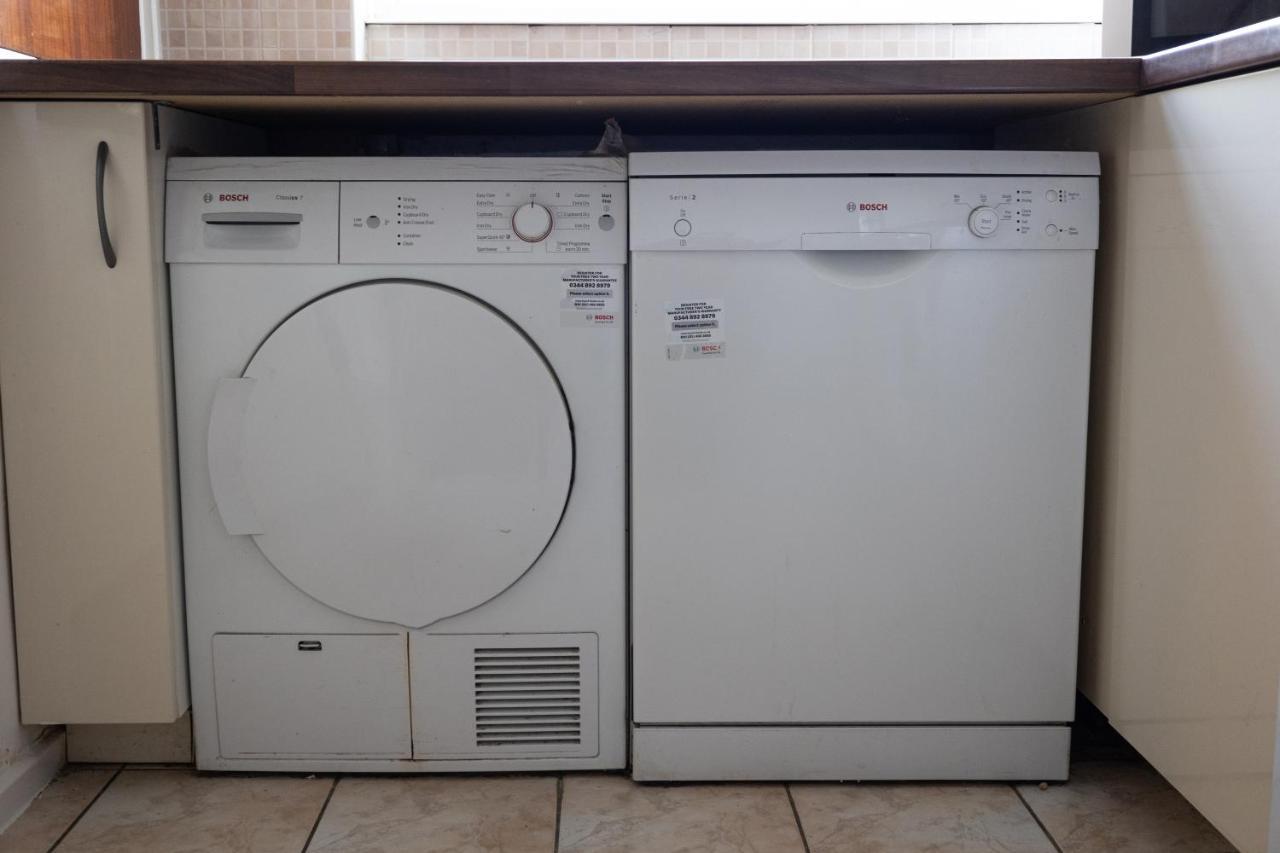 London - 4 Bed - Sleeps 8 - Garden - Pet Friendly Villa Екстериор снимка