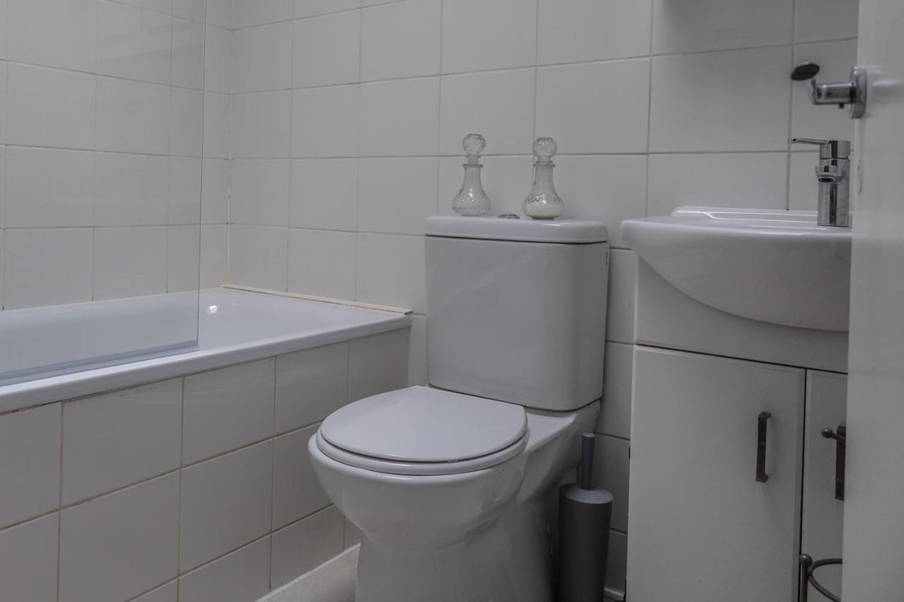 London - 4 Bed - Sleeps 8 - Garden - Pet Friendly Villa Екстериор снимка